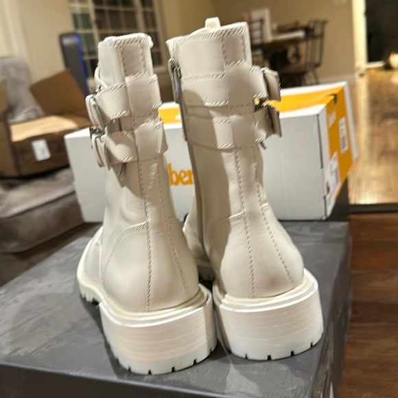 NWT Vince Camuto white combat boots sz 9.5 - Picture 2 of 4